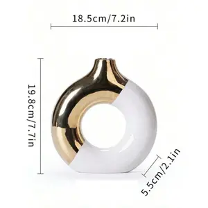 Vase ceramic vase, light luxury gold vase style, high aesthetic value, soft furnishings, decorative items, artistic sense, dining table