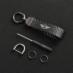 Carbon Fiber Texture Metal Keychain, Creative Key Accessory for Men and Women, Suitable for Mini Cooper R56 F56, High-Quality