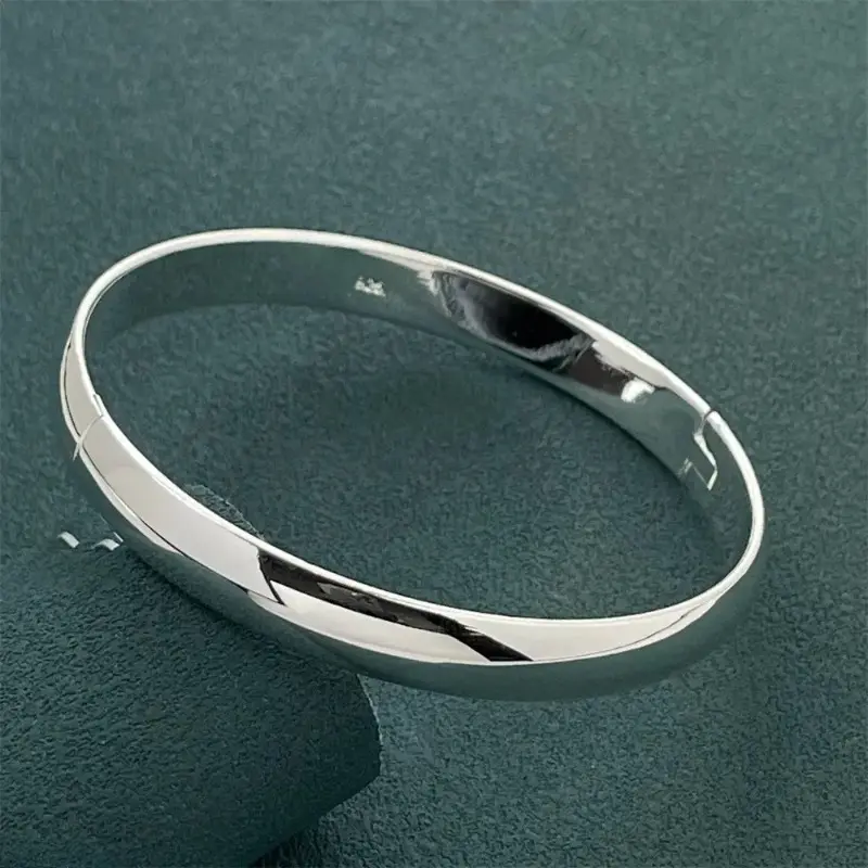 Minimalist Smooth Surface Buckle Bangle, Modern Casual Unisex Stainless Steel Wristband, Tarnish-Resistant Fashion Jewelry for Anniversary, Birthday Gifting (Bag Charm Accessory)