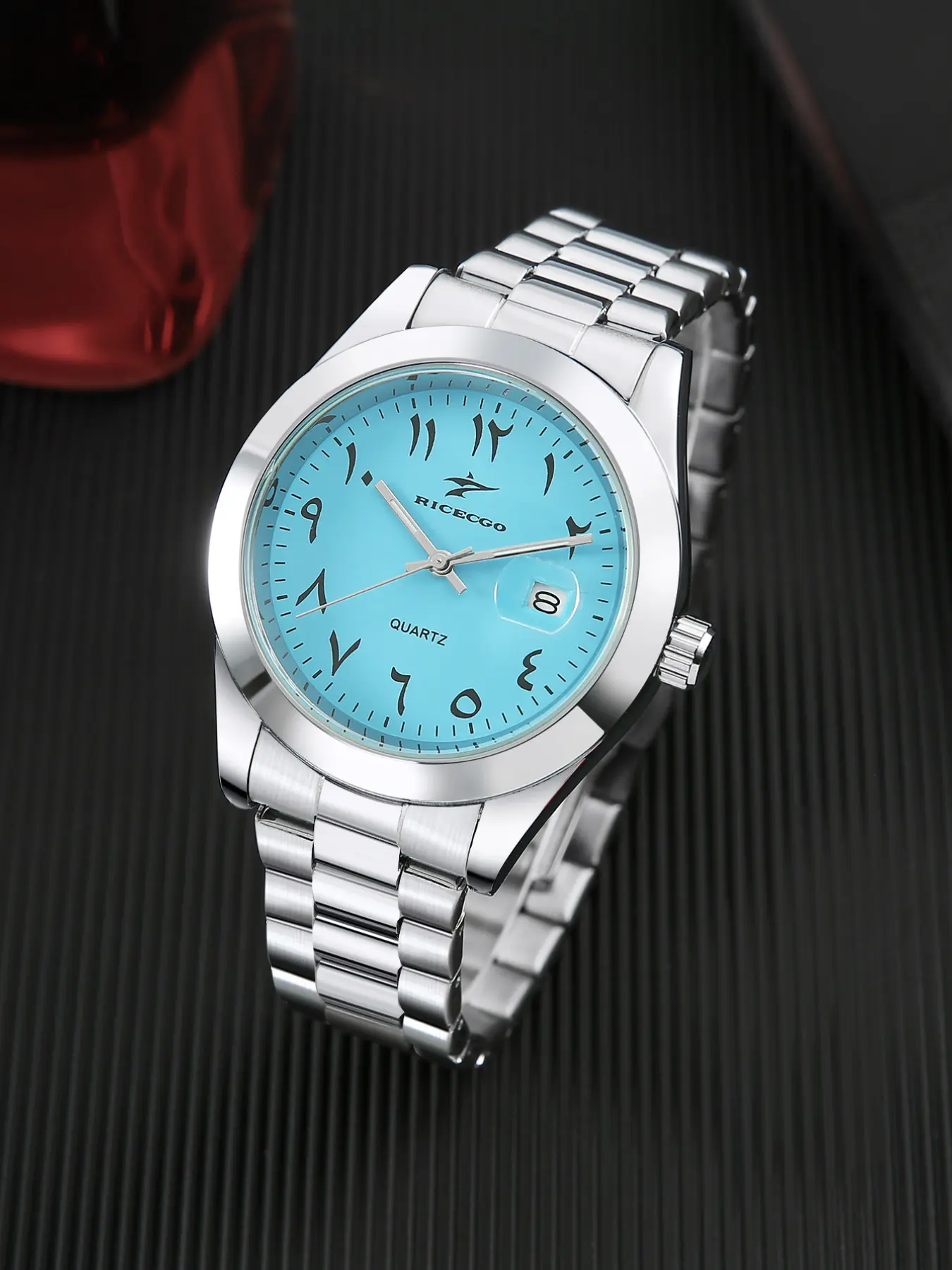 Men's quartz watch with a stylish and durable stainless steel strap, featuring date display, making it the perfect gift for any occasion