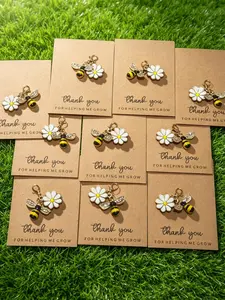 Stylish Bee & Daisy Bag Charm, Durable Enamel Keychain with Clasp, Versatile Accessory for Backpacks, Purses & Daily Use, Thoughtful Thank You Gift for Teachers, Friends & Nature Lovers