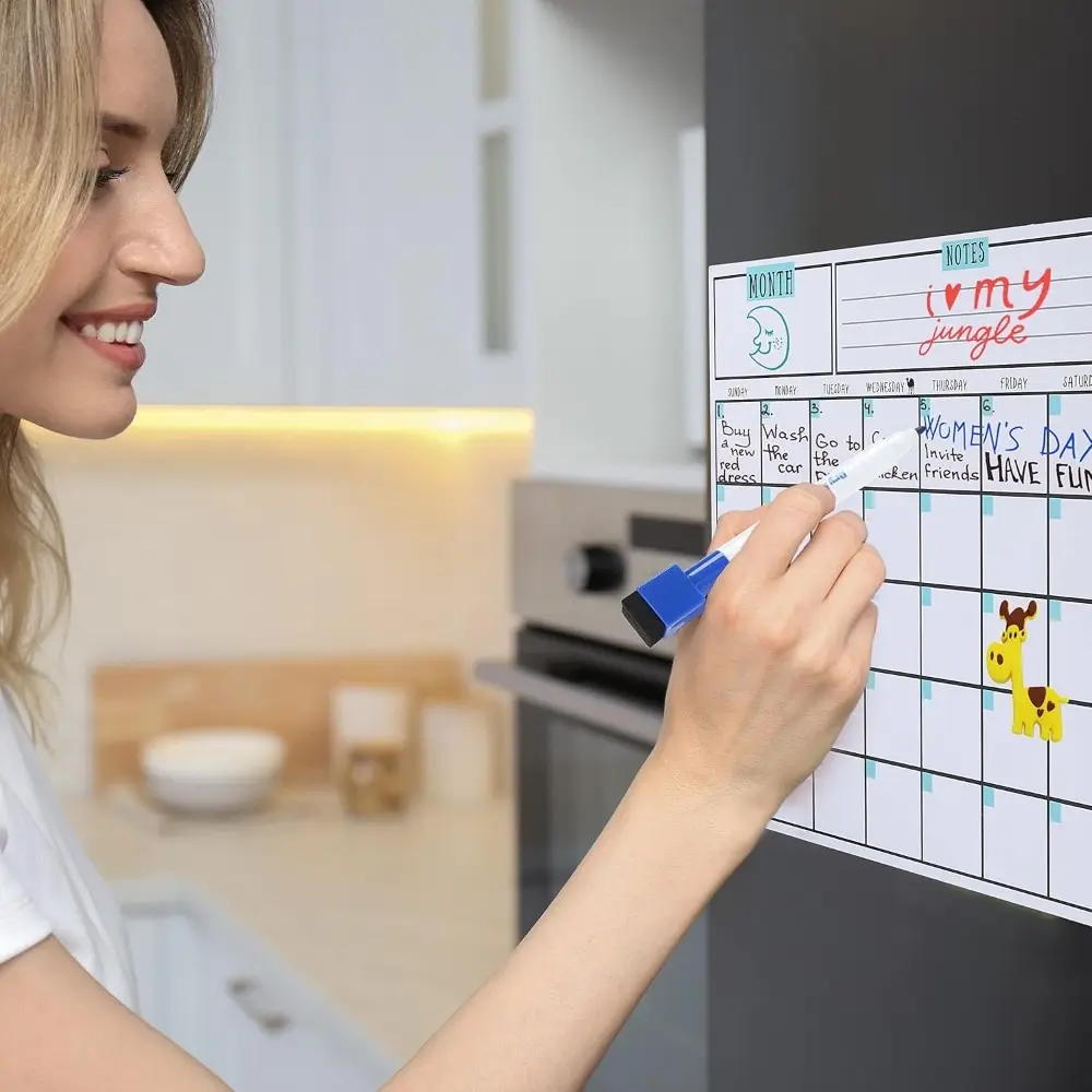 Magnetic refrigerator message board, easy to erase can be used repeatedly, strong magnetic attraction, to create a warm home corner.