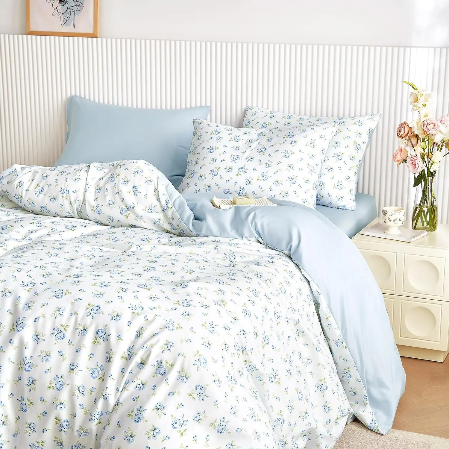 Floral Comforter Set, Coquette Cottagecore Aesthetic Flower Shabby Chic Pattern for Women Teen Girls, Soft Lightweight Bedding, 3 Pieces, White Blue, Full Size