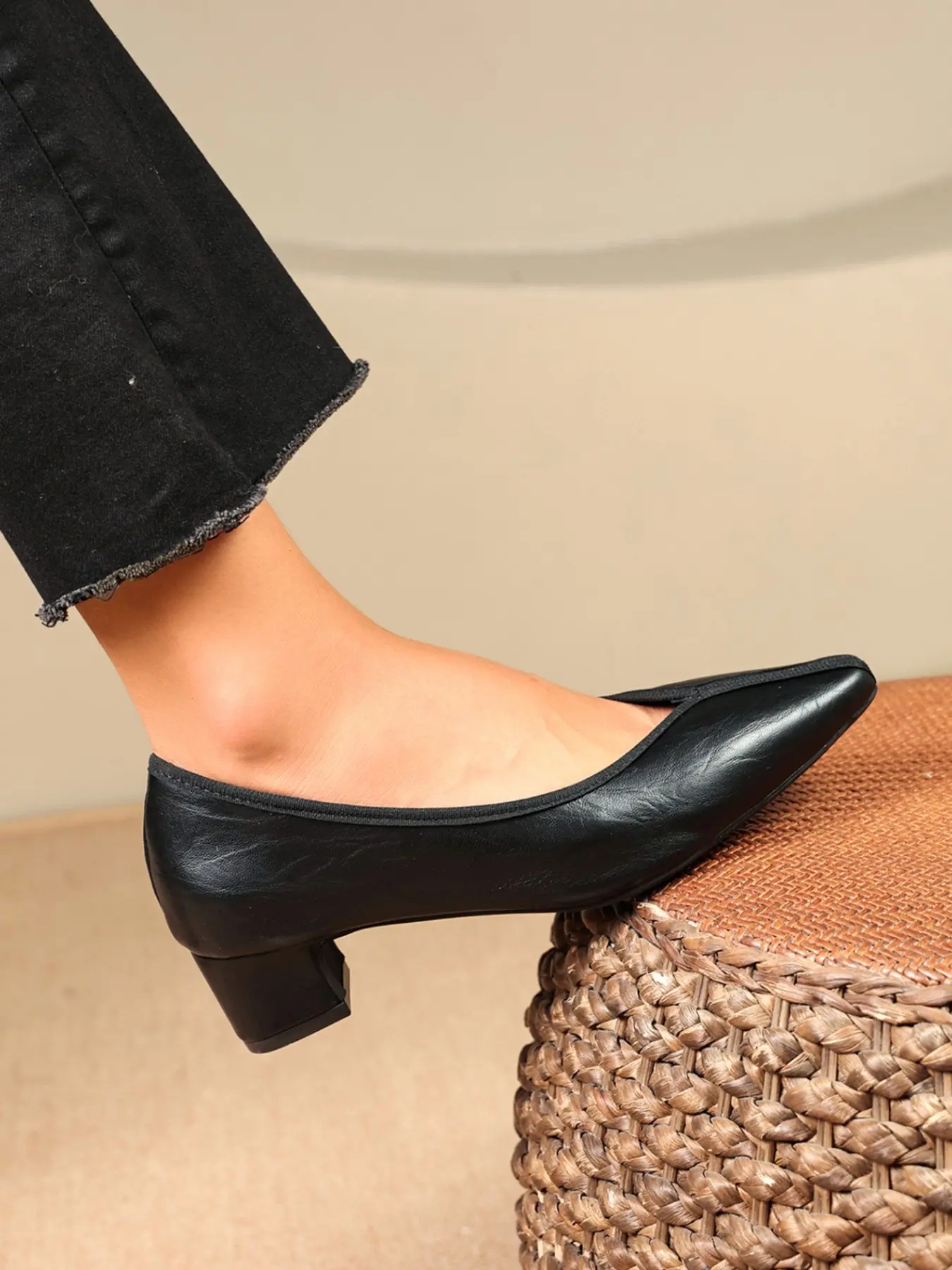 Women's Pointed Toe Chunky Heel Shoes, Patchwork V-Neck Soft Leather Low Heel, Office Daily Wear, Limited Time Offer, Versatile Women's Shoes