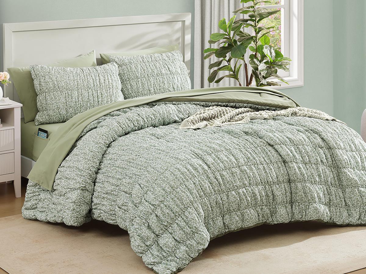 7-Pieces Ruffled comforter set, Shabby Chic Farmhouse Bedding, Machine Washable Cozy Bedding Haul for All Seasons Floral Print Patchwork