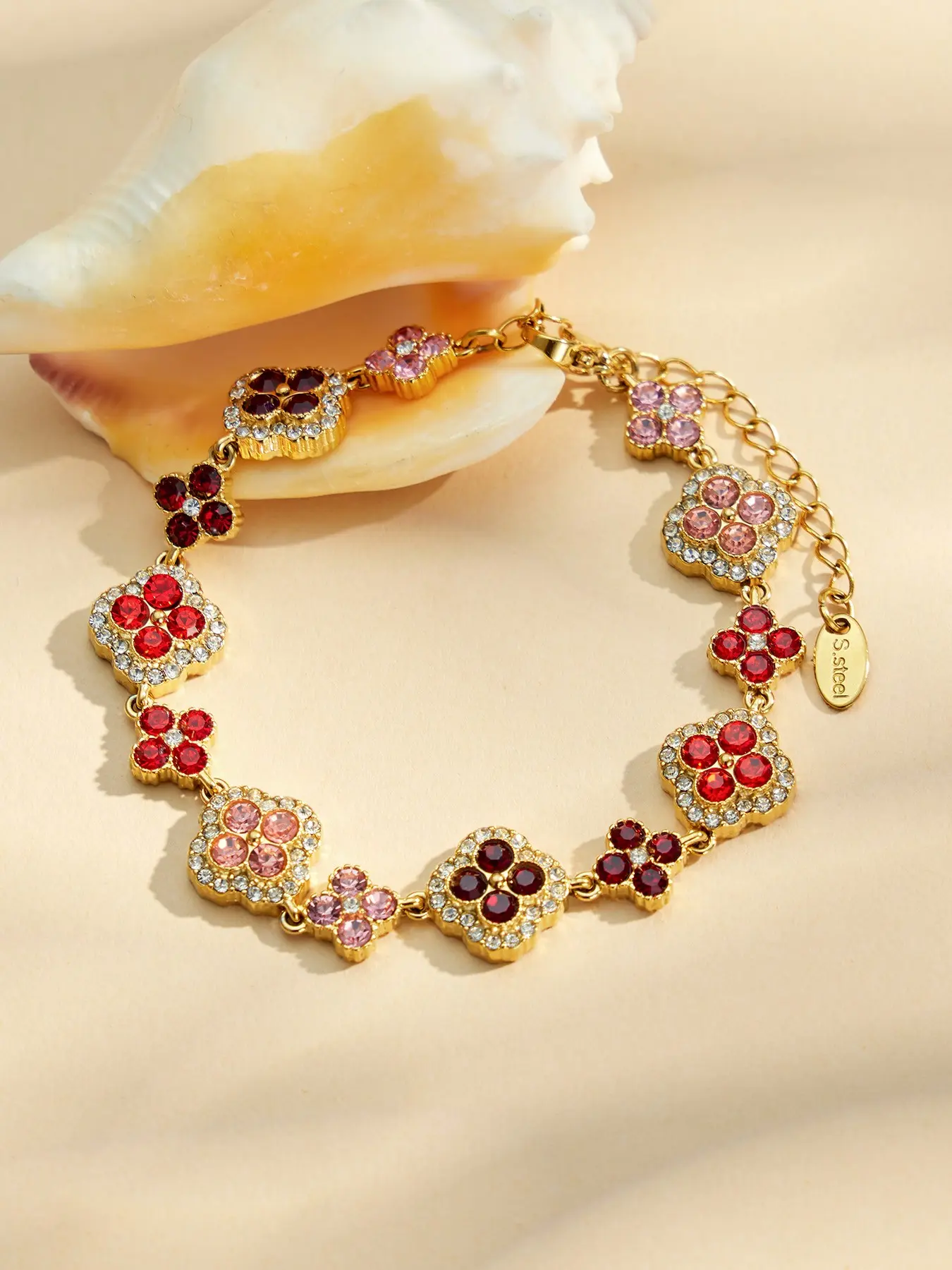 French Luxury Dopamine Flash Four-Petal Diamond-Studded Bracelet, Flower Design Bracelet, Stainless Steel Waterproof Jewelry, High-End Fashion Accessory, Chain Bracelets