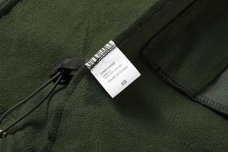 A men's hooded jacket with an outdoor and functional style features multiple zipper pockets distributed on the chest, arms, etc., making it convenient to store various small items and highly practical. Hood with drawstring closure