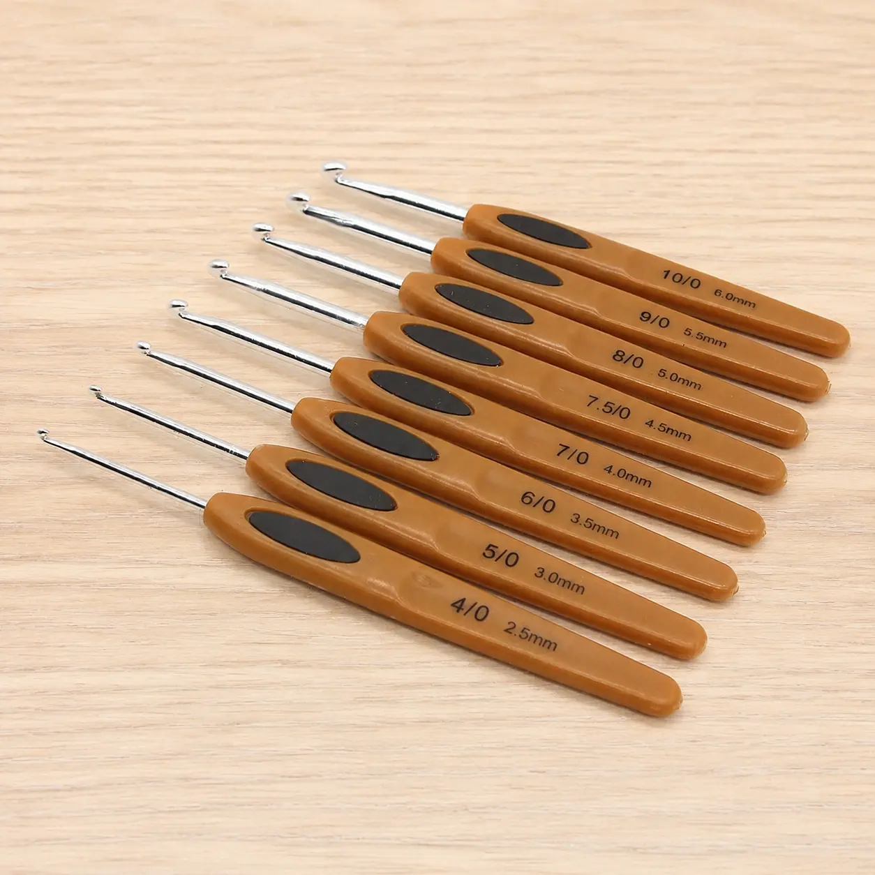 Ergonomic Aluminum Crochet Hooks with Soft Grip Knitting Needles Set, 8-Piece Professional Craft Kit for Beginners, Portable Yarn Tools Compatible with Various Materials.