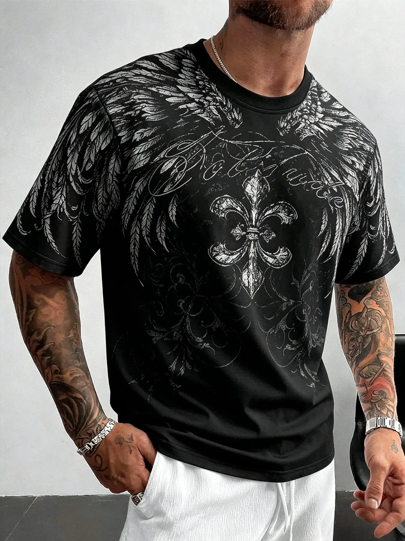 Old School Tattoo Style Full Body Wing Print Short T-Shirt, Vintage Feathers & Iris Design, Loose Fit, Casual Streetwear
