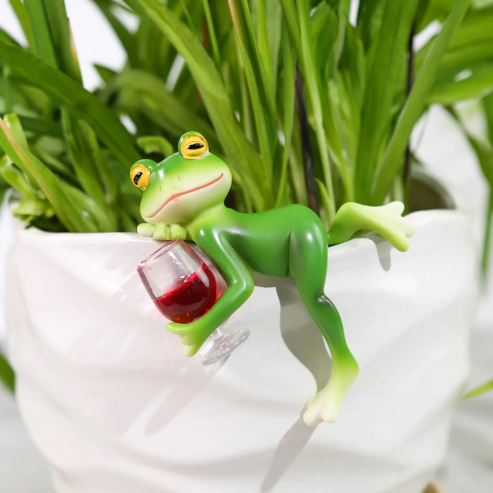 Miniature Frog Figurines, Plant Decorations for Pots, Funny Frog Garden Decor, Outdoor Gifts, Resin Figurine Statue, Women Frog Statue, Planter Hugger, Resin Sculptures, Garden Accessories