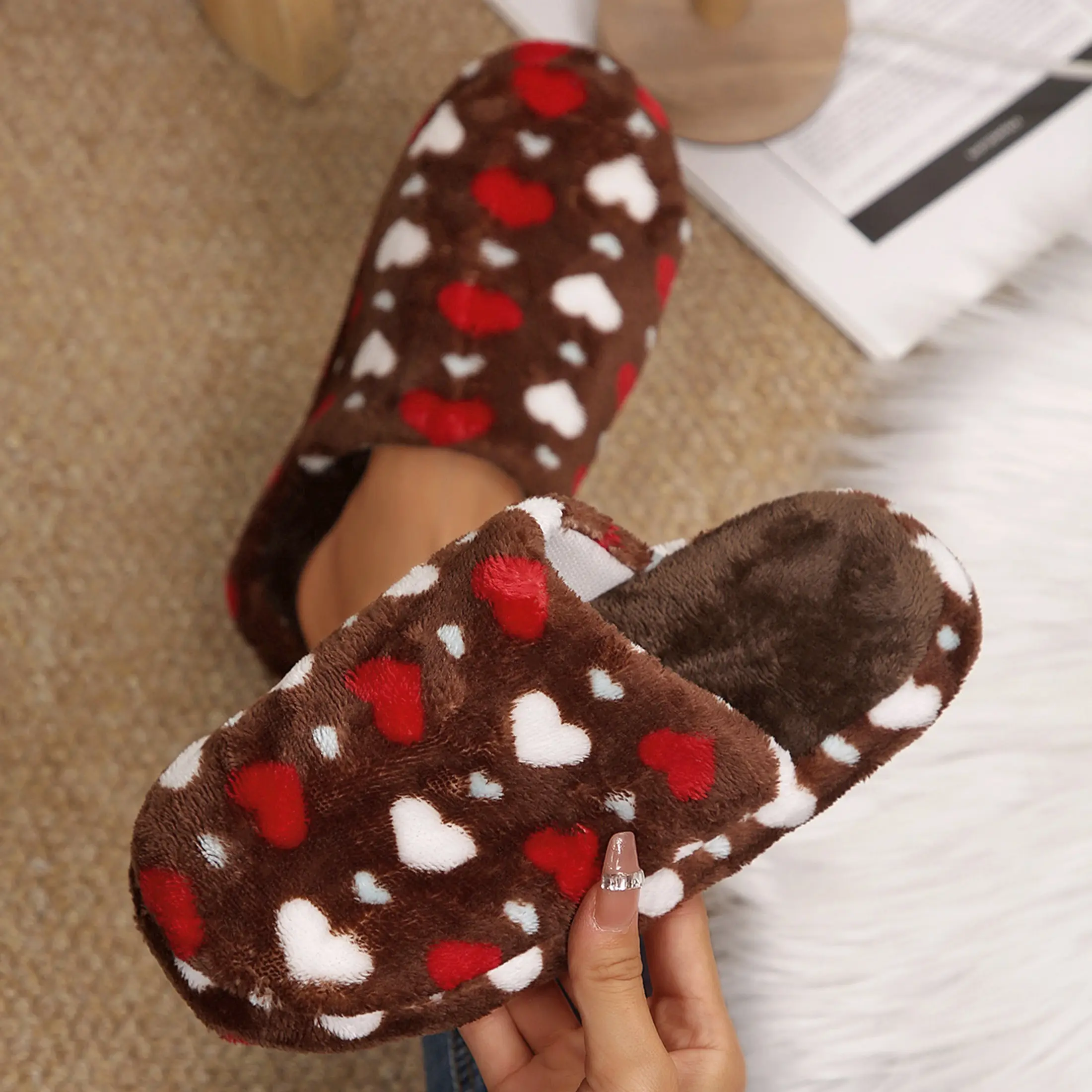 Women’s Heart Slippers Round Toe Cute Couple Slippers With Memory Foam Comfortable Warm And Non-Slip Home Shoes