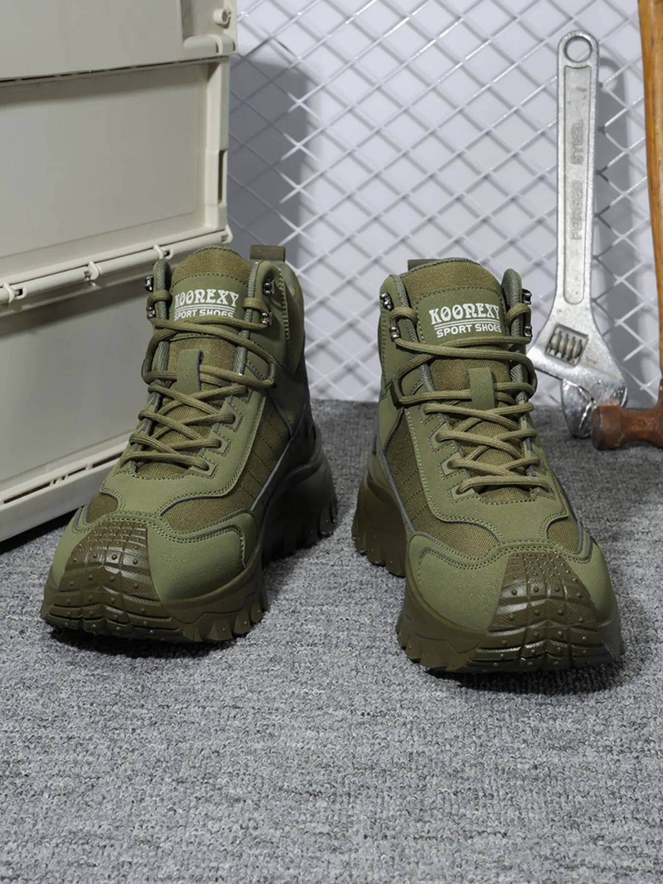 Men's Fashion Boots, Stylish Casual Walking Shoes for Daily Wear, Comfortable and Trendy Footwear for Men, Perfect for All Seasons