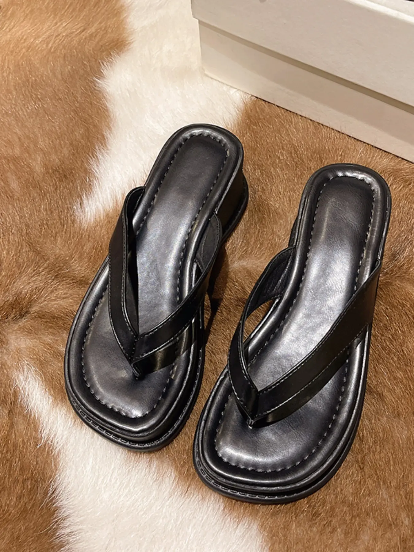 Women's Thick Sole Retro Sandals, Fashionable Sandals, Fashion Slide Sandal, Flip Sandal, Comfortable Beach and Pool Shoes, Fashion Summer Footwear, Solid Pattern, Less Than Ankle Height