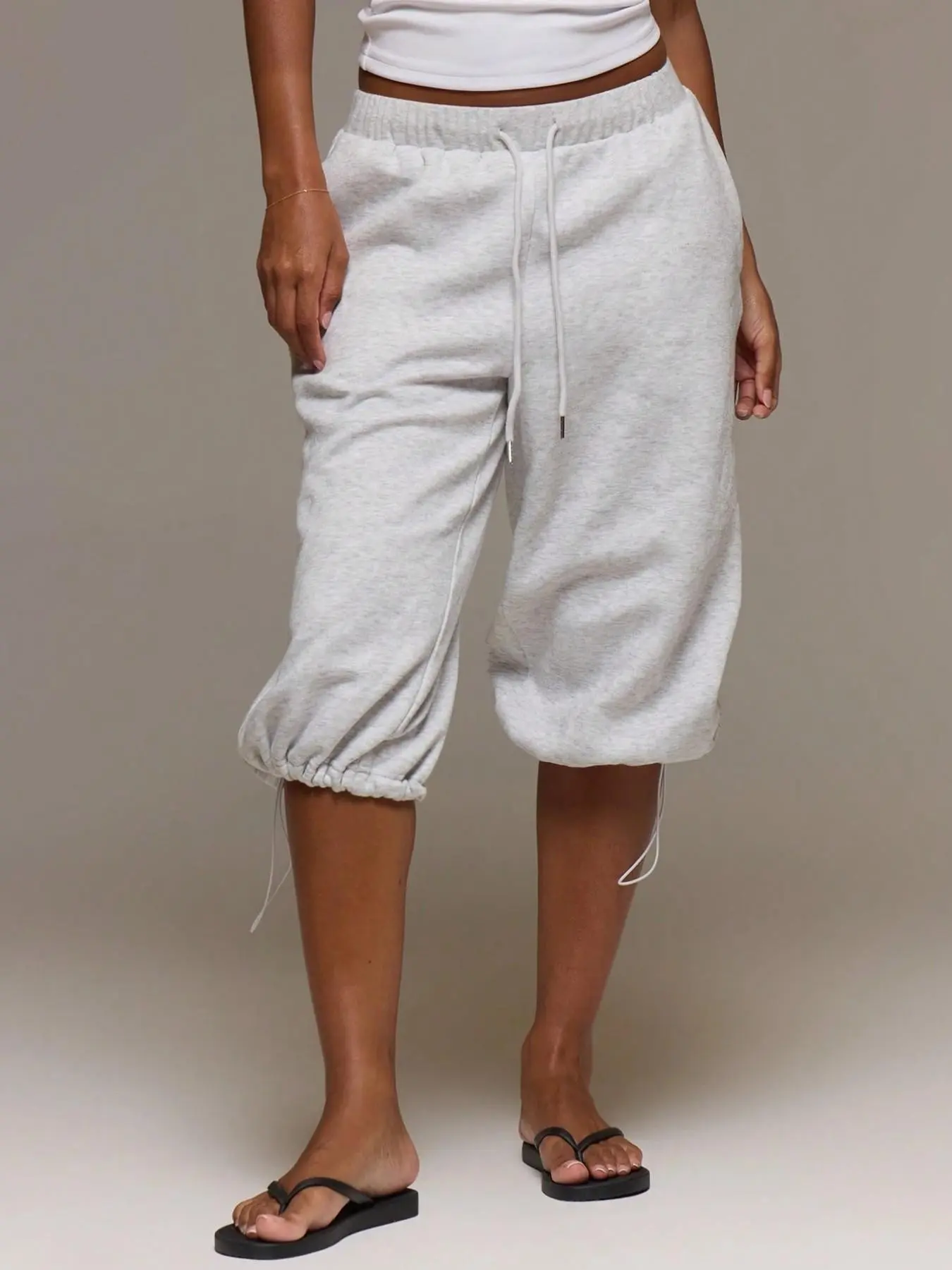 Women Solid Heather Gray Drawstring Elastic Waist Capri Sweatpants, Adjustable Hem Cuff Loose Baggy Cropped Jogger Pants, Soft Casual Knit Capri Trousers, Loungewear Street Bottoms, Suitable For Yoga Fitness, Home Relax, Daily Walk, Shopping Vacation Outf