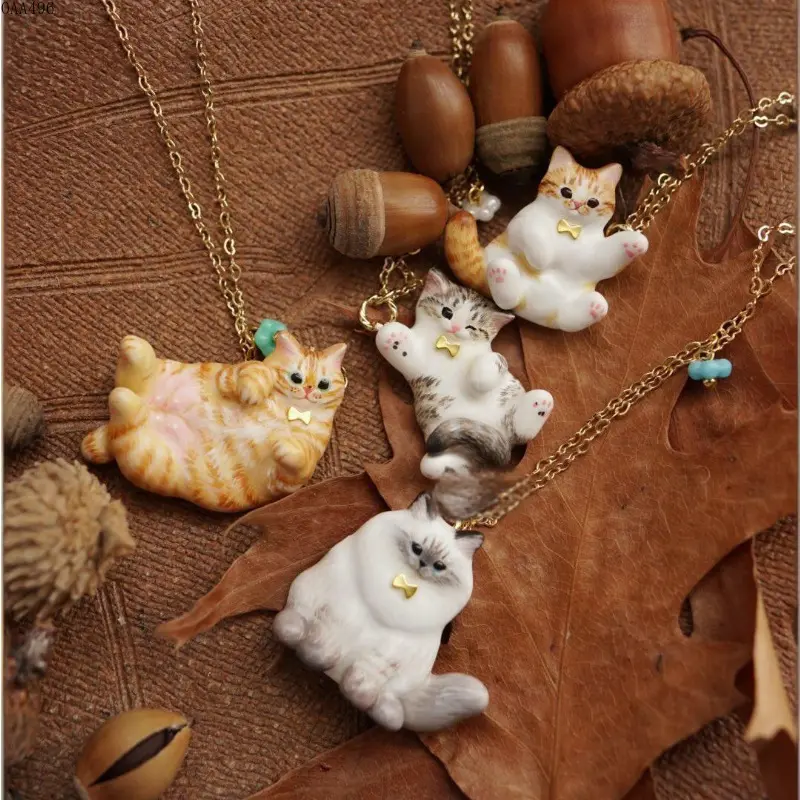 Animal Pendant Necklace for Women, Gold Plated Chain With Oil Painting Style Cat Charm, Lightweight Artistic Jewelry for Daily Wear, Casual Outfits and Gift Giving