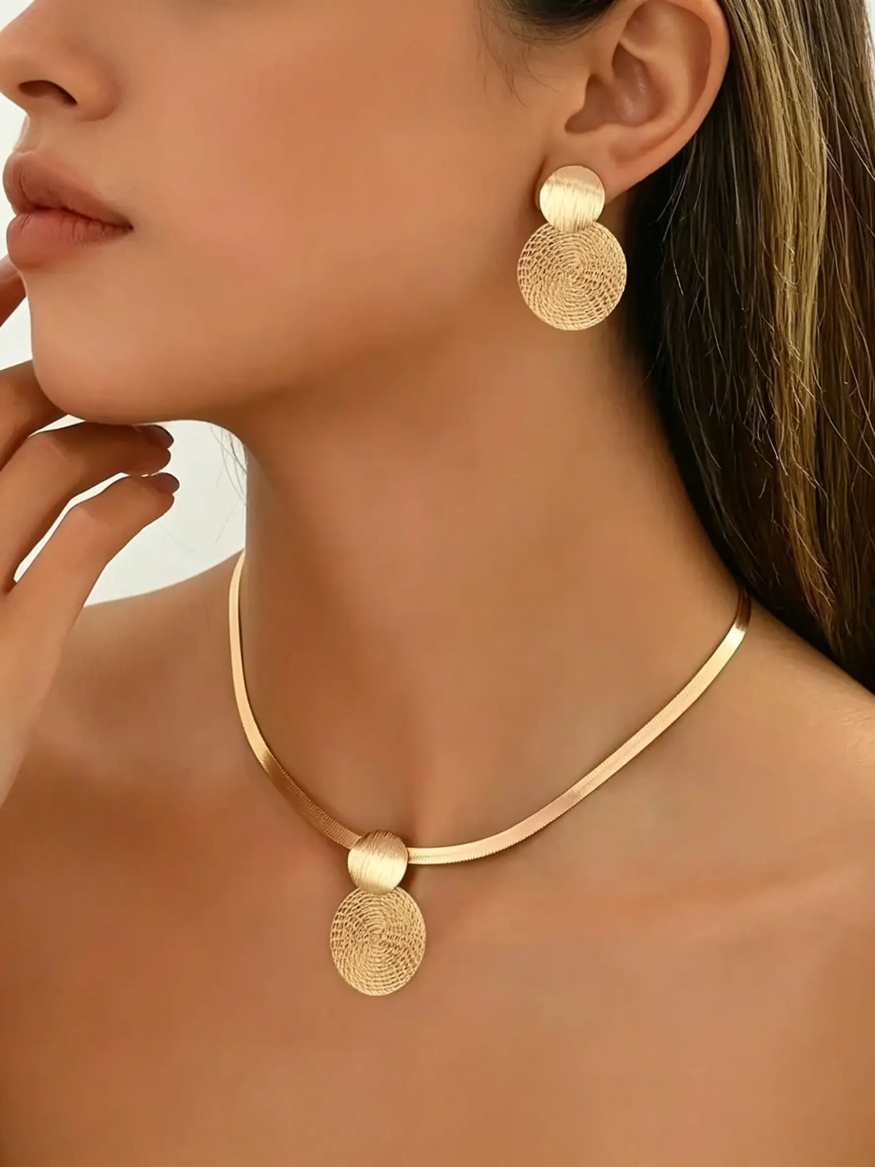 Elegant Snake Chain Jewelry Set, Women's Textured Double Ring Necklace and Earrings, Minimalist Geometric Design for Daily Wear and Gifting