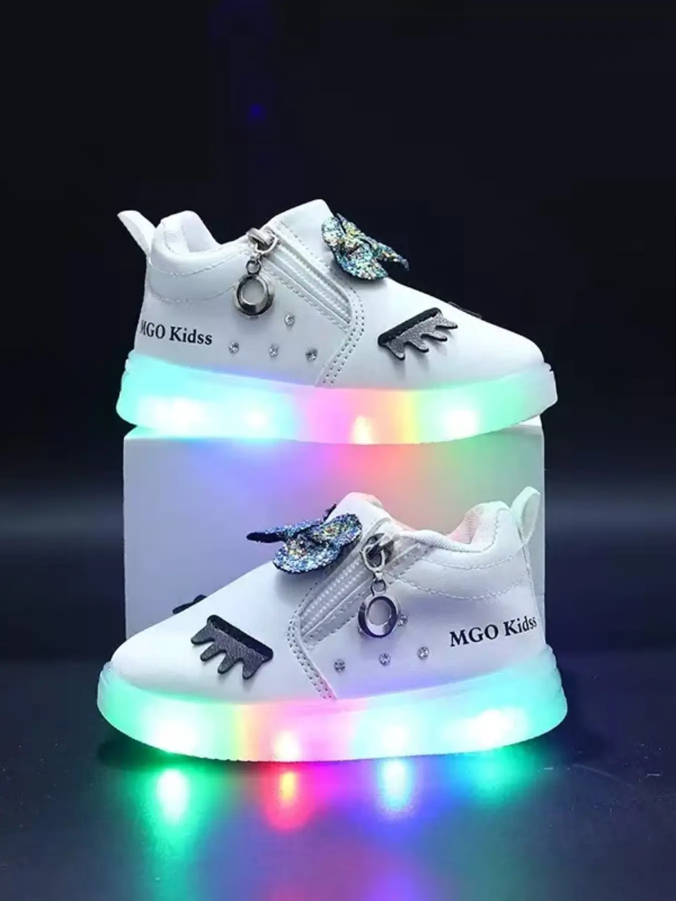 2026 New Casual Board Shoes with Lights, Unisex LED Glowing Sneakers for Kids, Light Up Shoes, Trendy Trainers for Spring and Fall