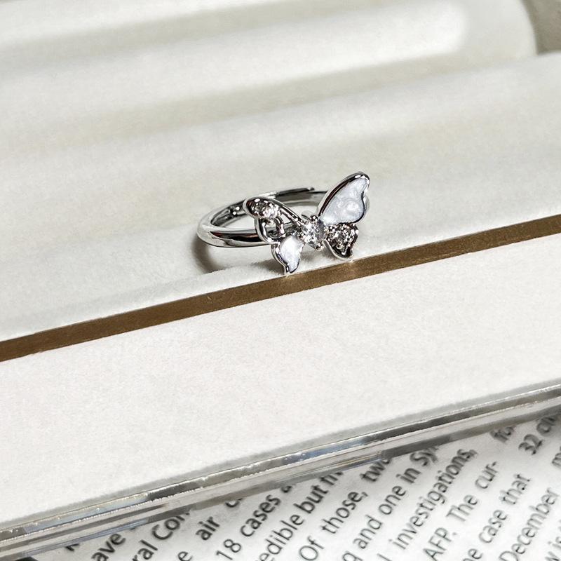 Fashionable vintage-style sweet and cool white enamel butterfly and Saturn fashion ring for women, niche minimalist geometric personalized ring gift