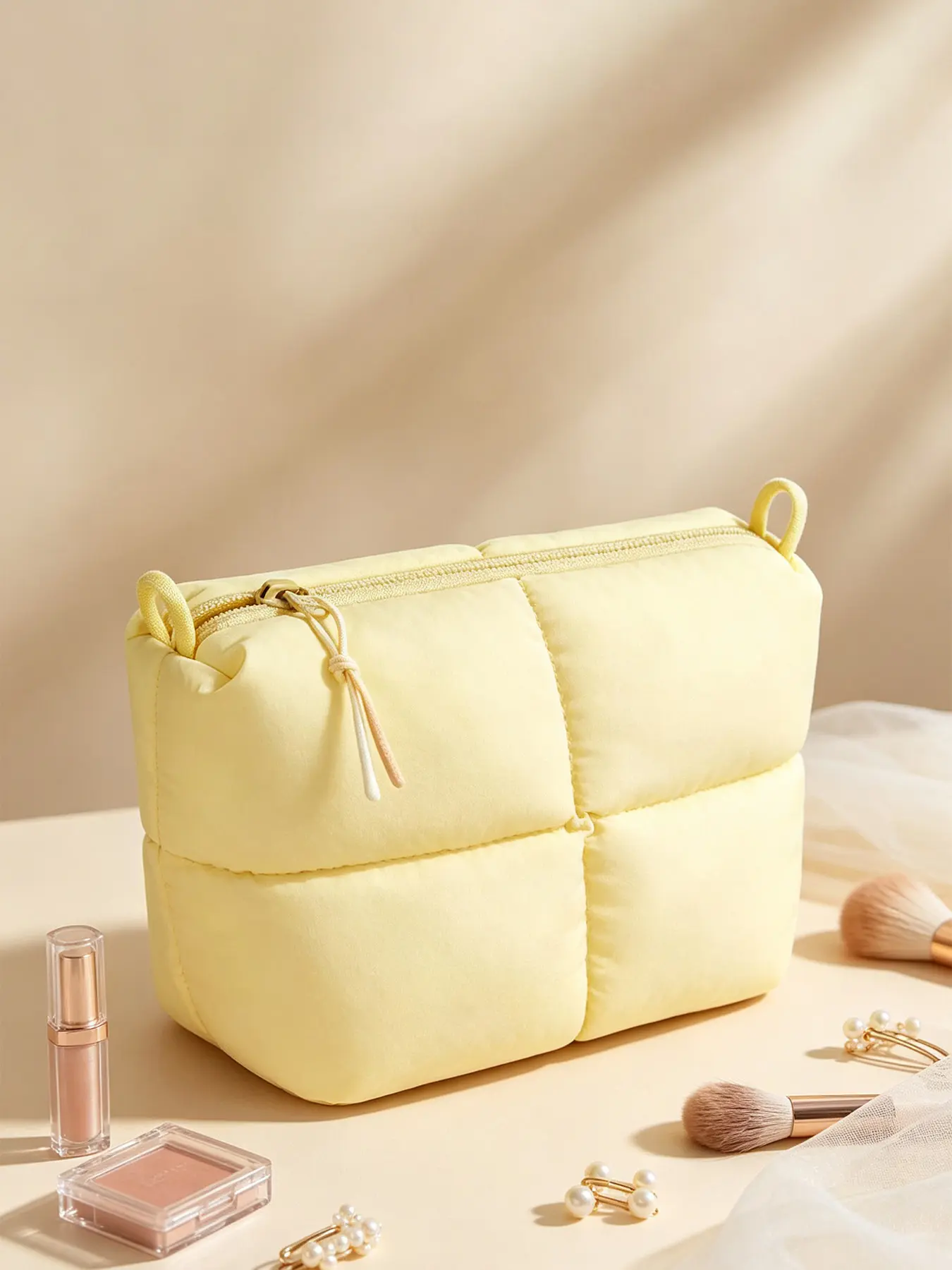 1Pc Light Yellow Quilted Puffer Storage Pouch Grid Padded Texture Zipper Design Minimalist Casual Clutch Bag For Ladies Daily Commute Weekend Casual Matching