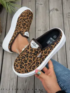 2026 Women’s new styles: brown, black, gray, green. pink, leopard print. colorful. milk-colored. black and white. thick-soled mules. large size, comfortable, casual, slip-on design. suitable for school/vacation.