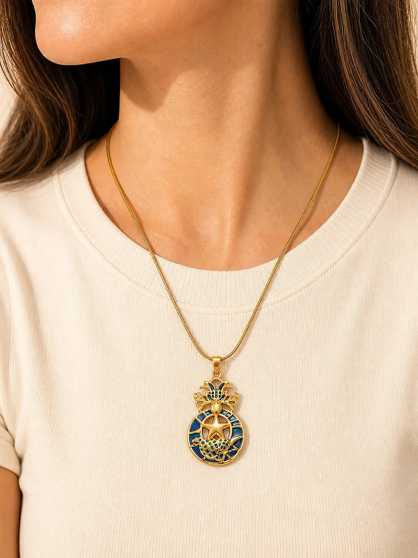 Blue Enamel Pineapple Pendant Necklace, Vintage Clavicle Chain, Elegant Jewelry for Women, Perfect Gift Idea