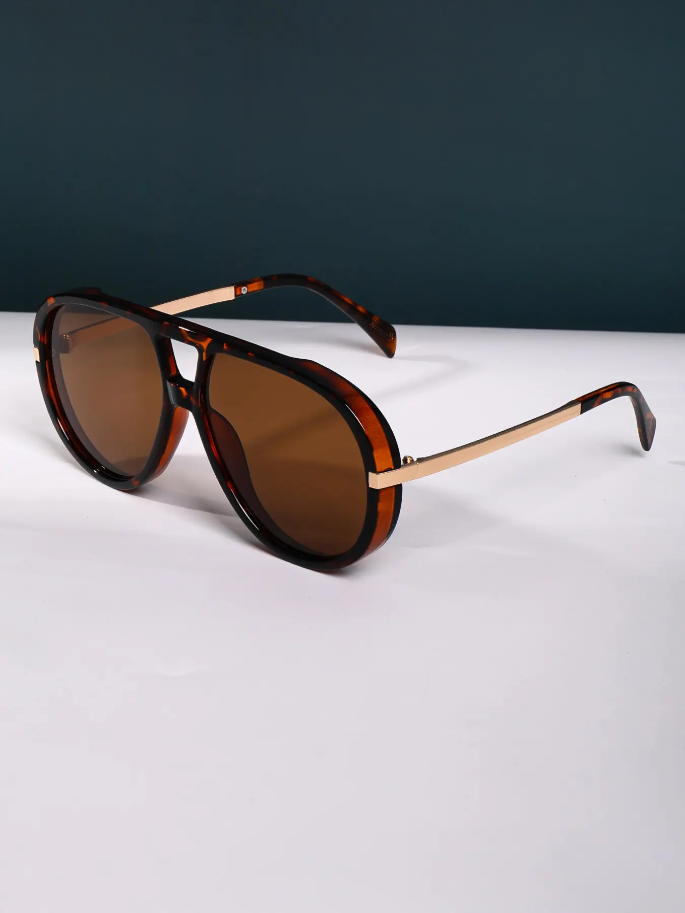 New Retro Oval Metal Leg Fashion Glasses, Unisex High-End Trendy Versatile Casual Sunglasses, Suitable for Daily Wear