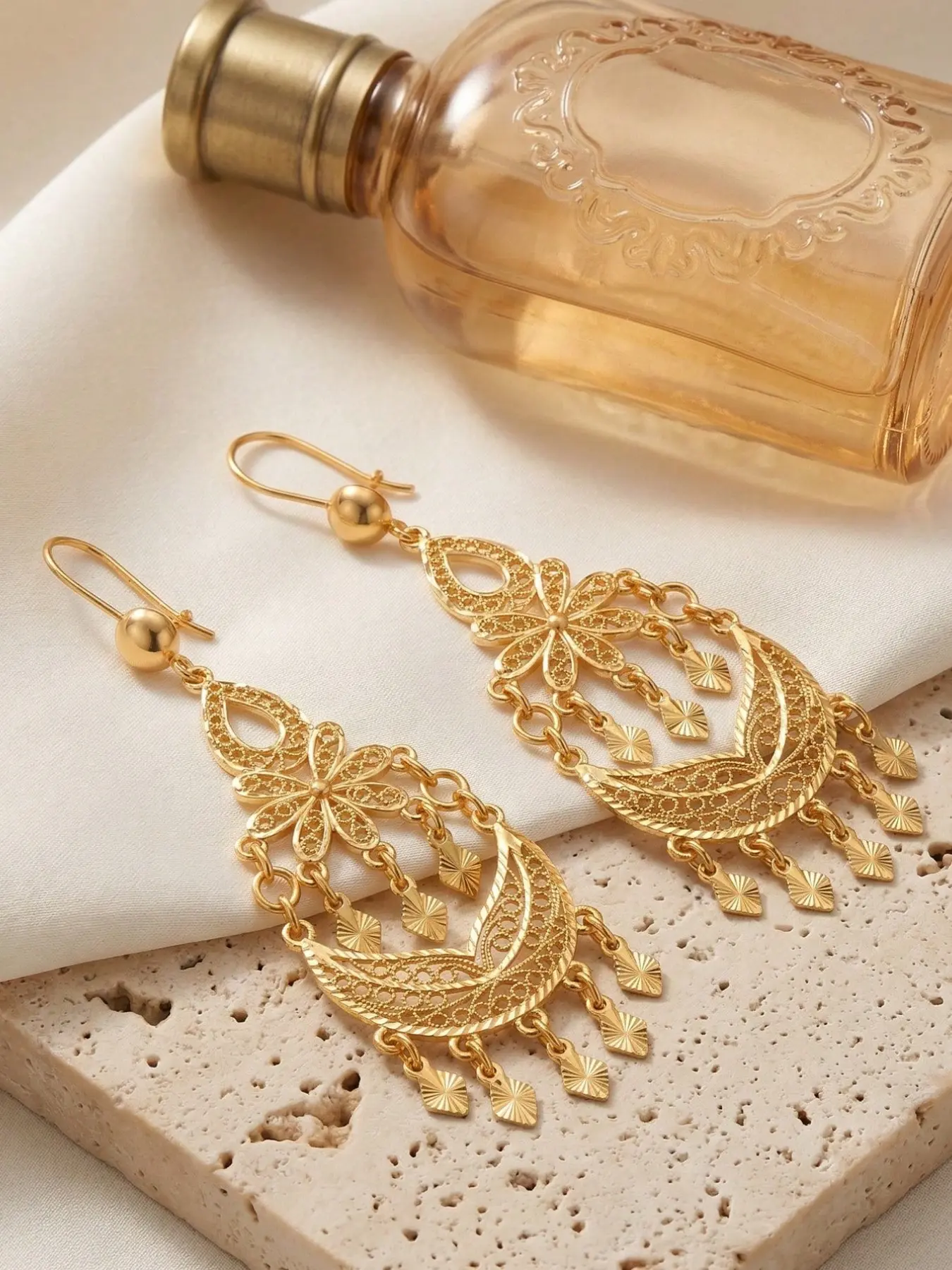 2pcs Vintage Hollow Out Floral Earrings, Ethnic Style Dangle Earrings for Women, High Quality Earrings, Perfect for Parties and Special Occasions