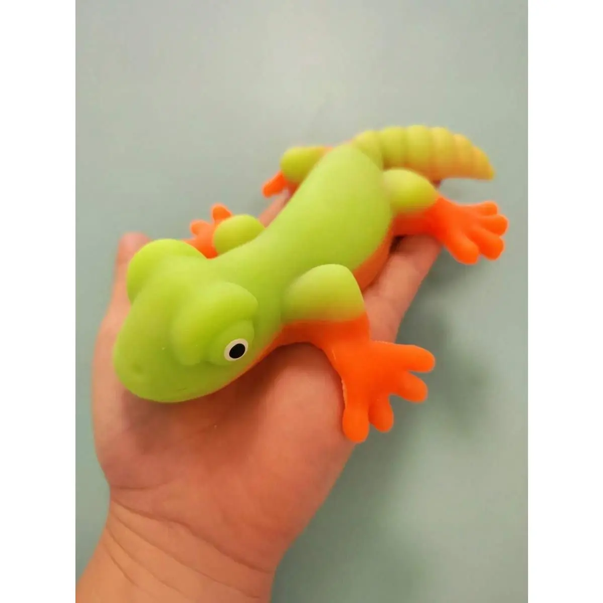 1Pc Cute Stretchy Lizard Toy, Colorful Elastic Gecko Fidget Toy, Goofy Animal Squeeze Toy, Silly Prank Gag Gift & Desktop Sensory Toy for Kids & Teens