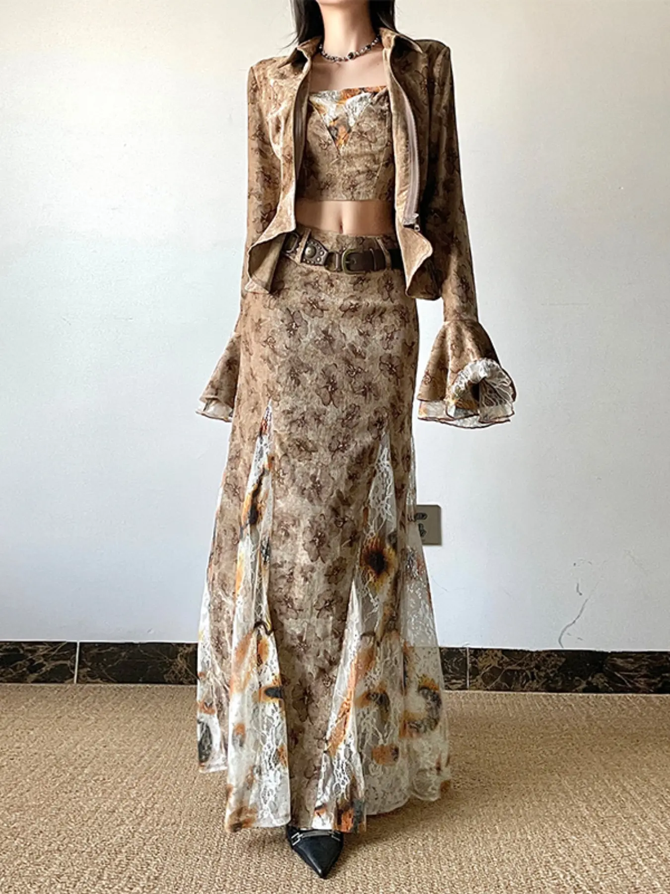 Women Vintage Floral Print Flare Long Sleeve Zip Up Design Cropped Jacket, Lapel Collar Y2K Retro Outerwear, S M L Sizes, Casual Fitted Top