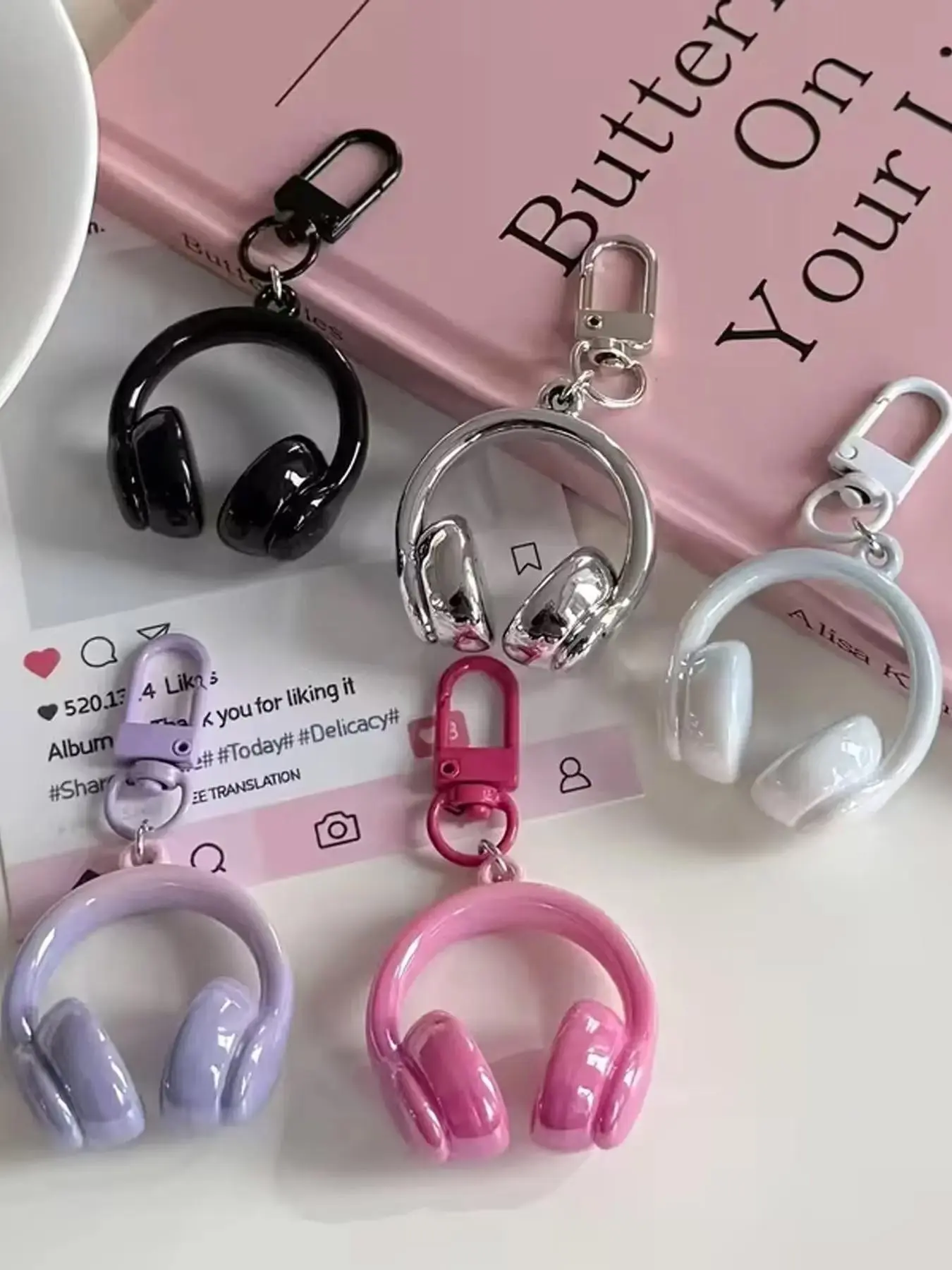 Mini Headphone Keychain, Cute Glossy Pastel Bag Charm, Metal Carabiner, Backpack Accessory, Gift for Teen Girls, All Seasons