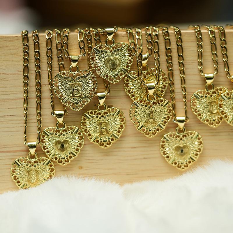 Vintage-style 18K gold-plated letter heart pendant necklace, suitable for both men and women, fashionable A-Z letter necklace