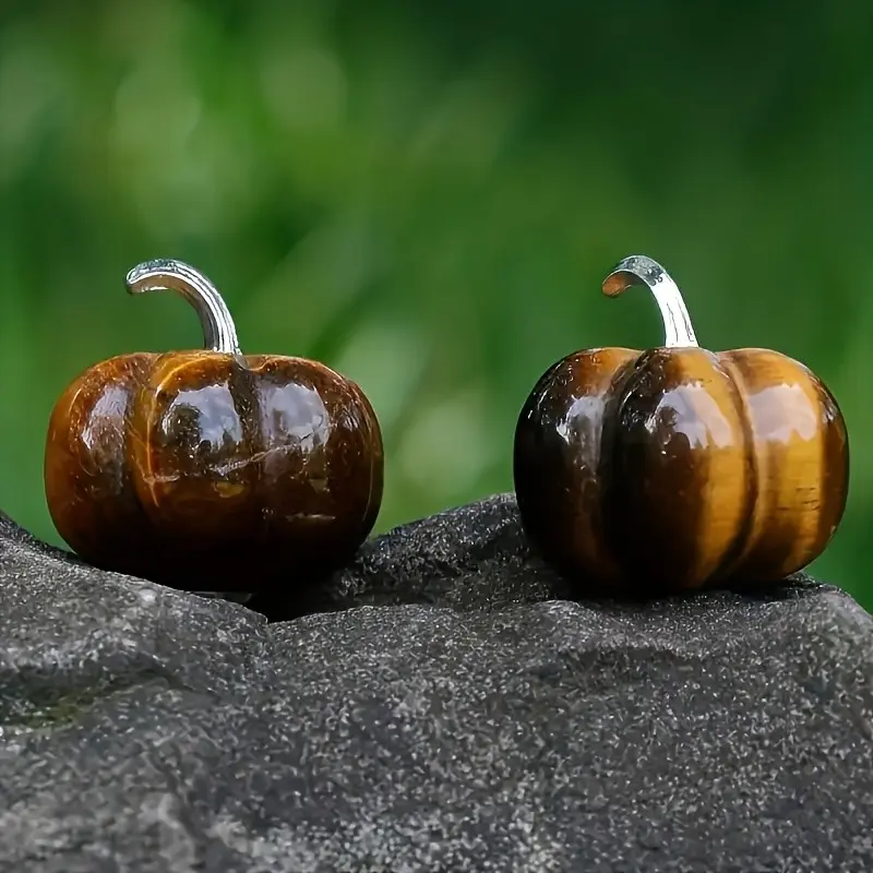 2pcs Hand Carved Crystal Pumpkin Decorations, Halloween Gift Idea, Room Decoration, Perfect for Birthday & Horror Theme Events