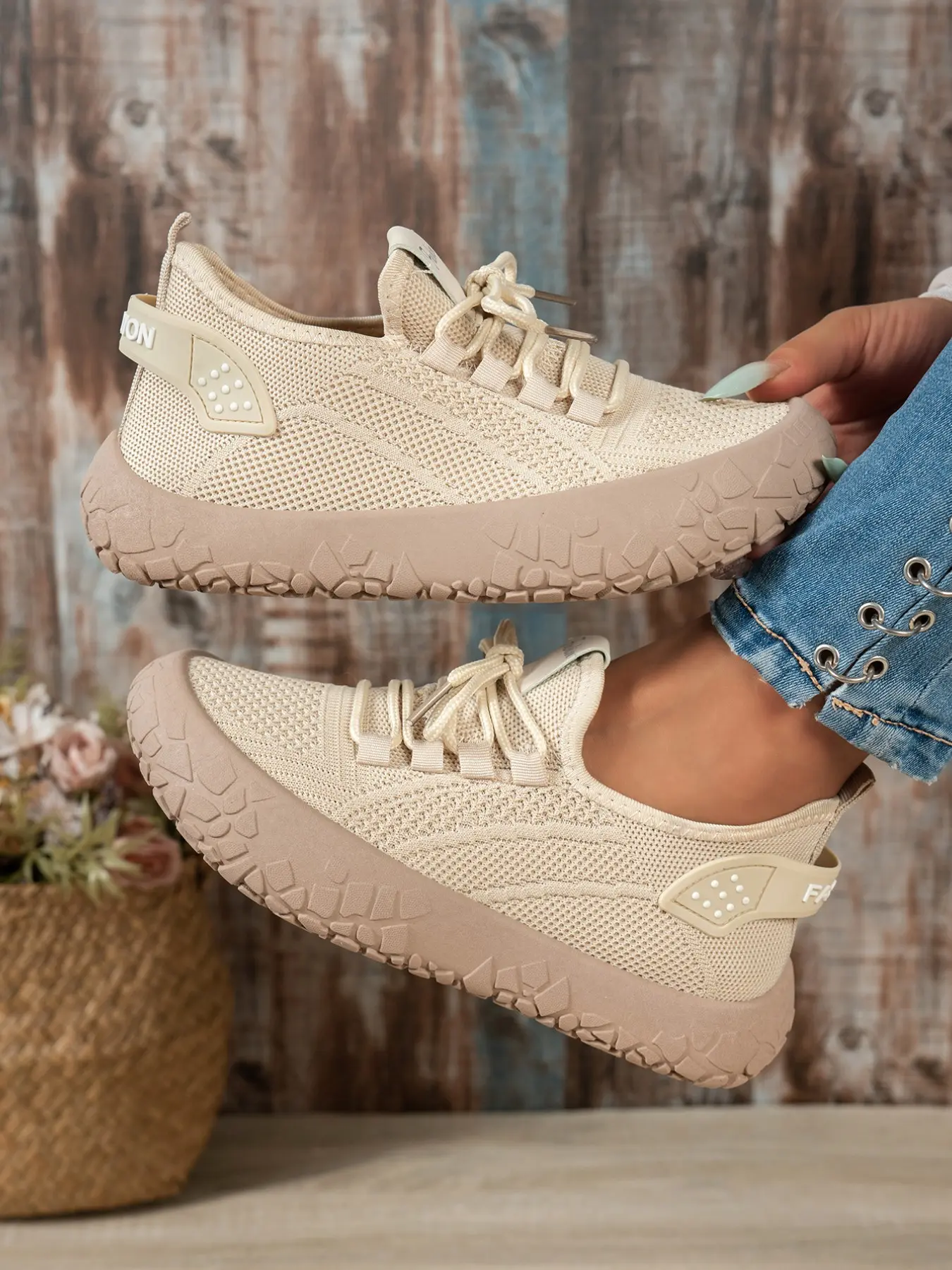 Women's New Lightweight Anti-Slip Soft Sole Outdoor Commuter Walking Shoes, Casual Round Toe Low Top Sneakers, Breathable Textile Material