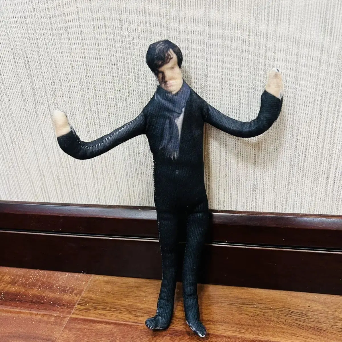 2026 Hot selling toys Sherlock Holmes Anime movable Stuffed Doll with Abstract Body Wire Skeleton Cosplay Halloween Dolls Prop Hand-made Internet-famous toy