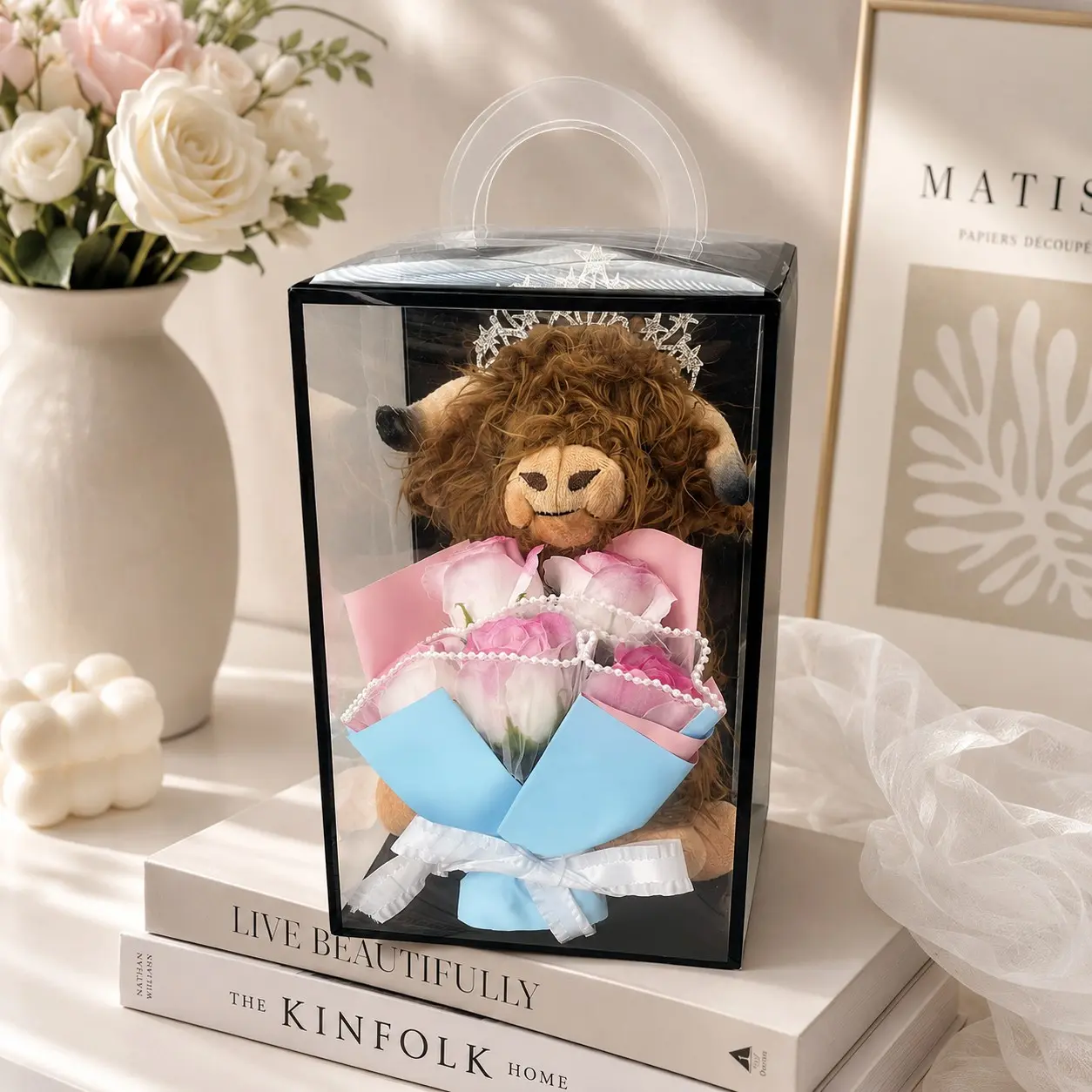 Highland Cow Plush Toy with Cute Cow Design and Artificial Rose Bouquet Gift Box, Cute Stuffed Animal Gift for Girlfriend Wife Mom Women, Romantic Valentine's Day Birthday Anniversary Mother's Day Home Decor