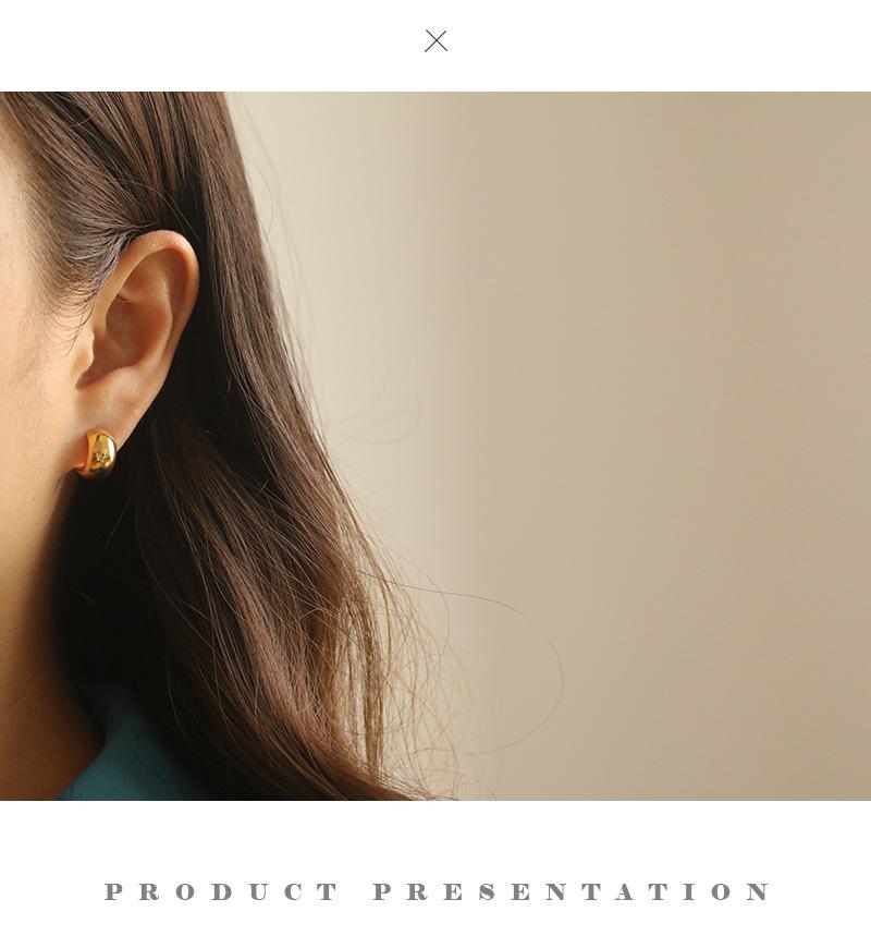 High color retention brass electroplated with real gold, trendy and versatile small hoop earrings, European and American style gold-colored stud earrings for women