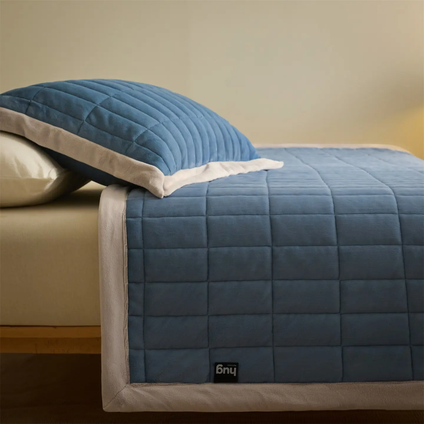 3pcs Solid Color Thickened Plush Quilted Bedspread Set, Includes 1 Bed Cover + 2 Pillowcases, Available in Single, Double, Queen Sizes