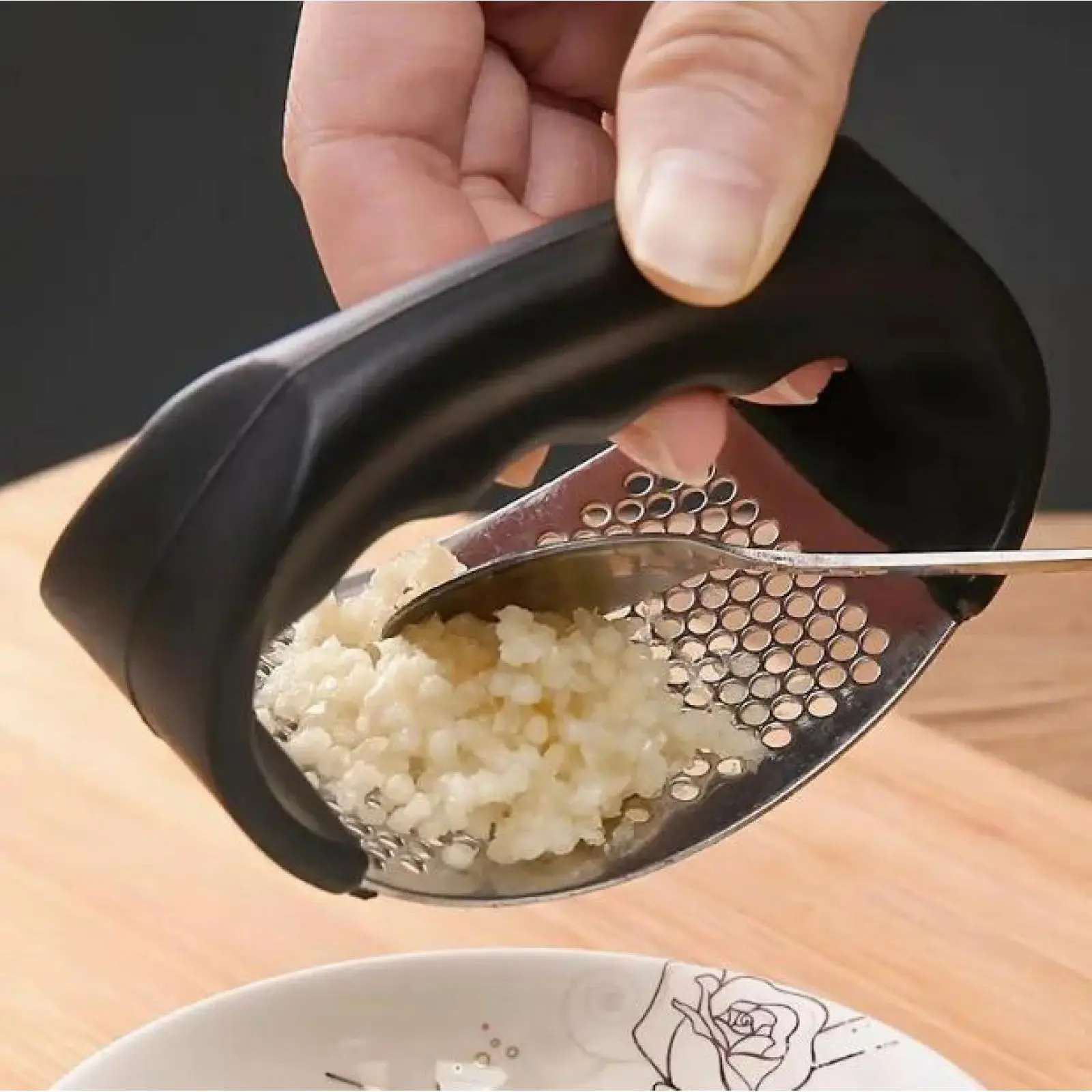Stainless Steel Garlic Press, Easy-to-Clean Durable Kitchen Utensil - Kitchen Appliance for Chopping, Crushing Garlic, Ideal for Apartments, Dormitories, Black Household Gadget