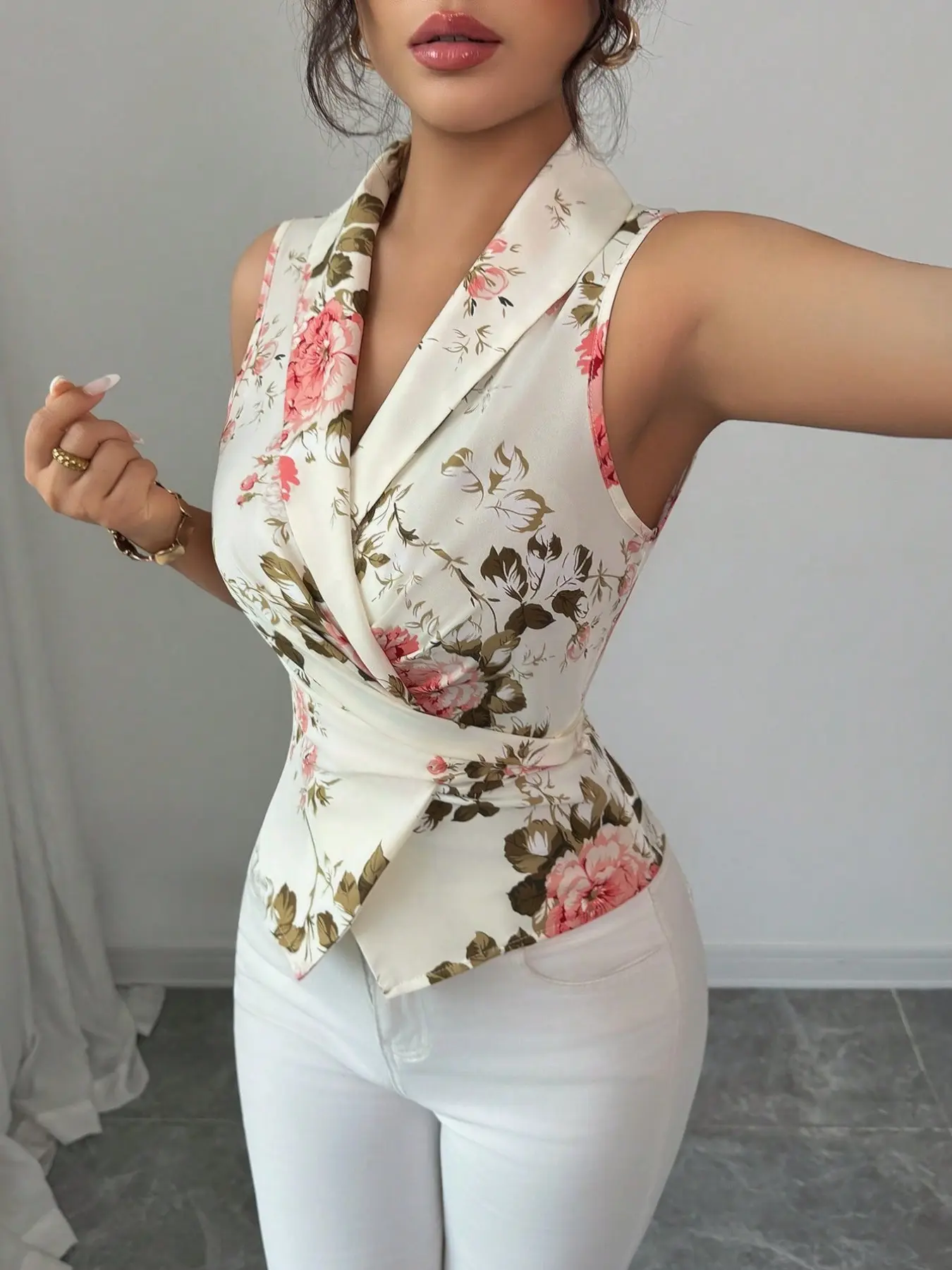 Summer New Sleeveless V Neck Tie Waist Butterfly Knot Floral Print Elegant Romantic Women's Blouse Shirt, Slim Fit, Perfect for Travel and Holidays