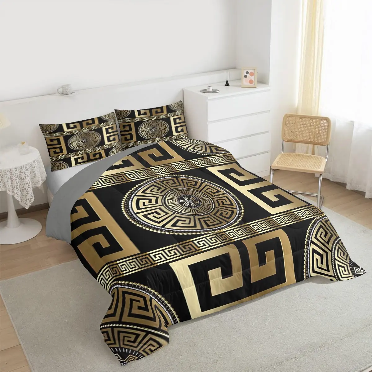 Black Gold Greek Key Pattern Comforter Set, 2/3Pcs Elegant Bedding Set (1 Quilt, 1 or 2 Pillowcase, Not Pillow Core), Breathable Quilted Quilt, Exquisite Luxury Bedroom Decor, Stylish Home Gift for Classic Style Home Lovers