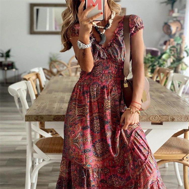 2022 New Model: Vintage-style long dress with a cinched waist and floral print, large hemline dress