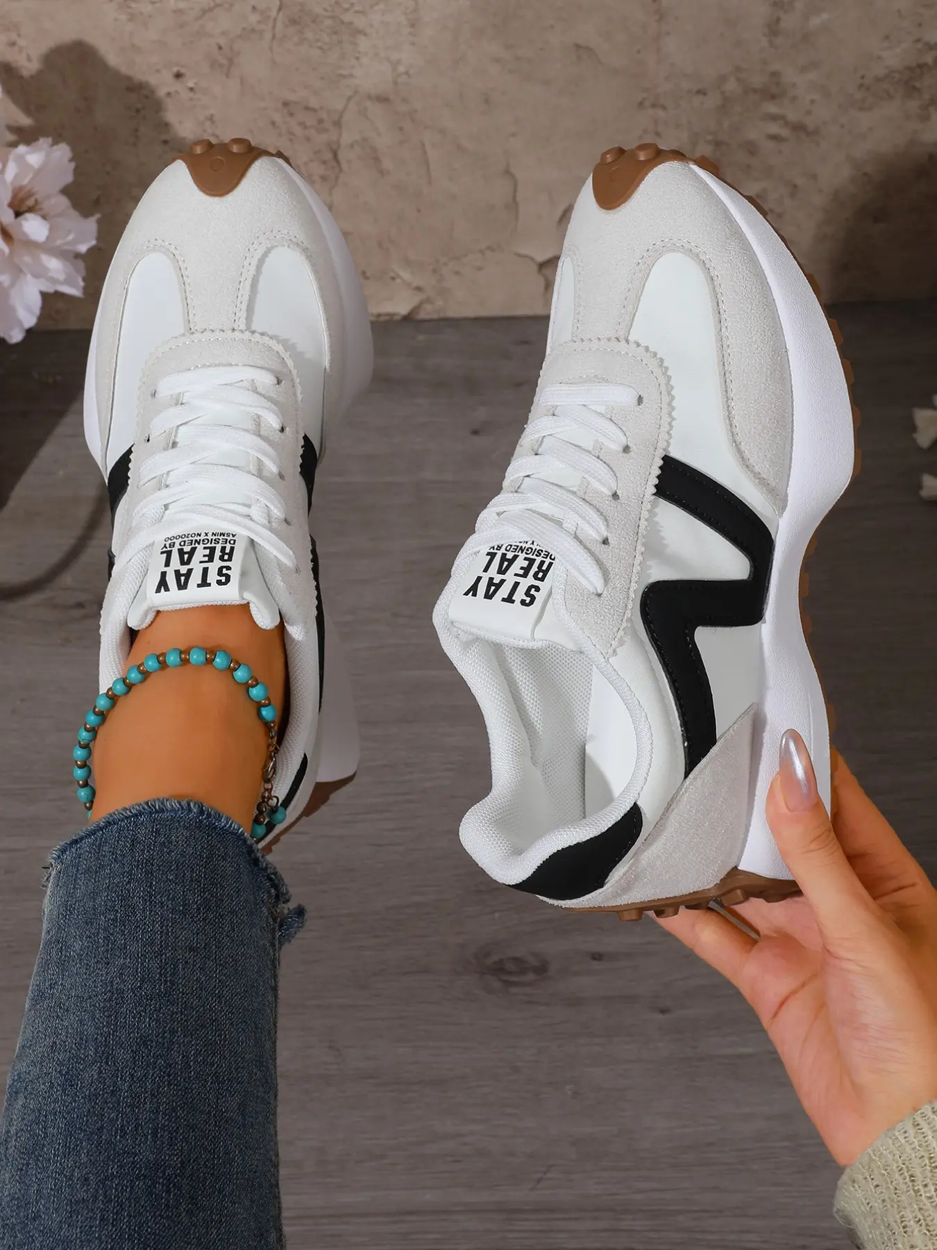 Women's Retro Training Shoes, Colorblock Wave Stripes, Lightweight Thick Sole, Lace-Up Low Top, Casual Running, Sporty Running Shoes, Outdoor, Music Festival, Travel, Casual Running Footwear