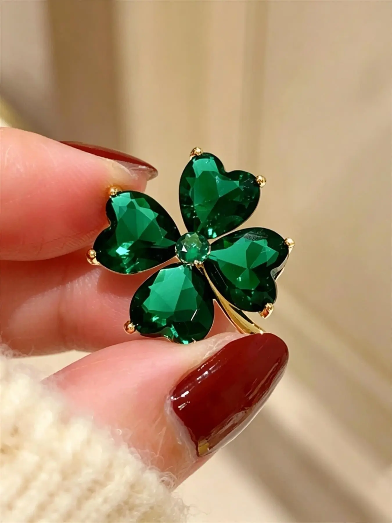 Fashion Artificial Crystal Clover Brooch for Women, Brooch With Crystals, Simple Party Event Vacation Brooch Pins, Unique Top Accessory, Elegant Floral Design
