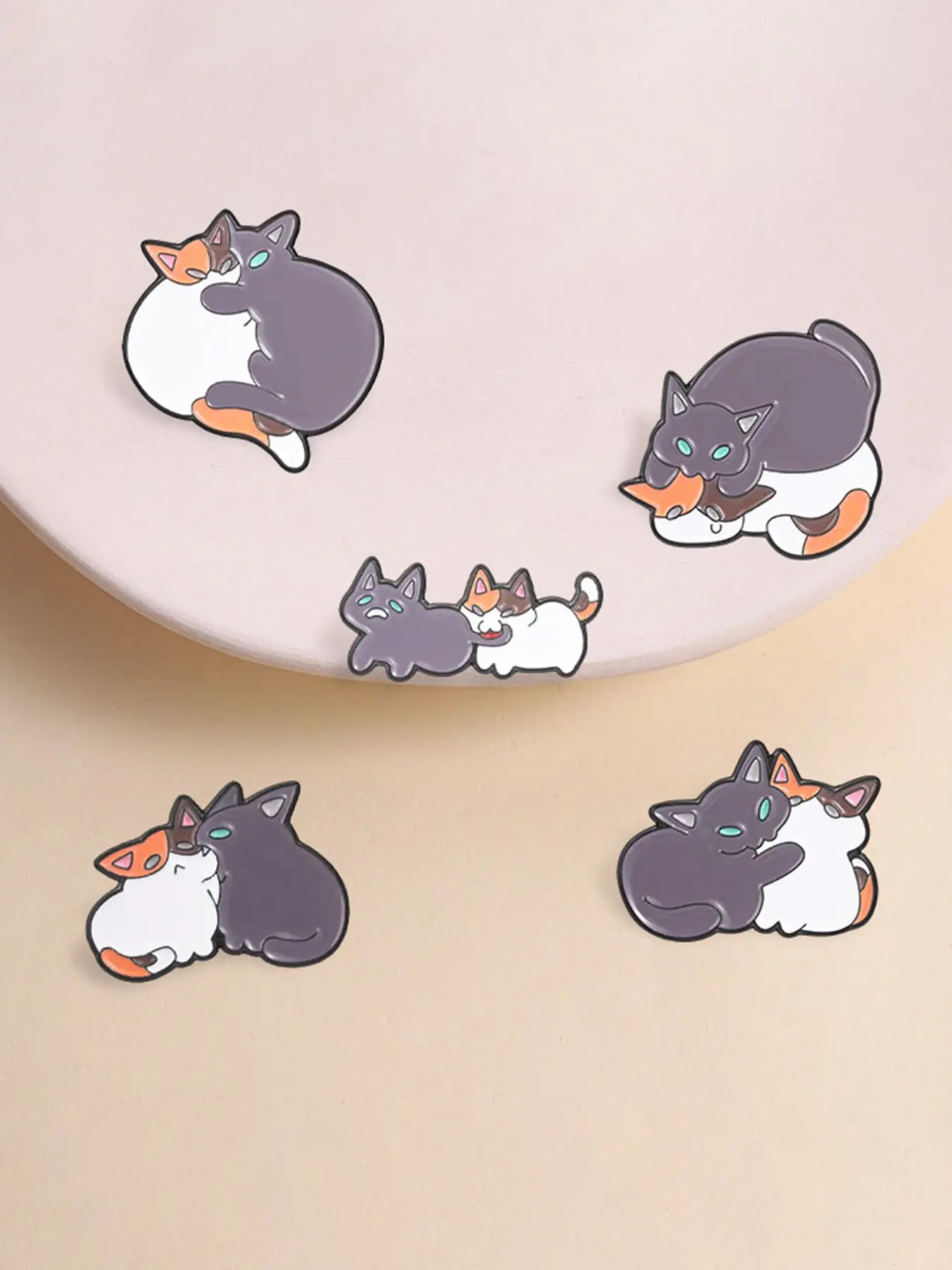 5pcs Hugging Cat Enamel Pins Set, Cat & Calico Kitten Couple Matching Lapel Brooch, Decor Pins, Cat Lover Gift, Cute Animal Accessories