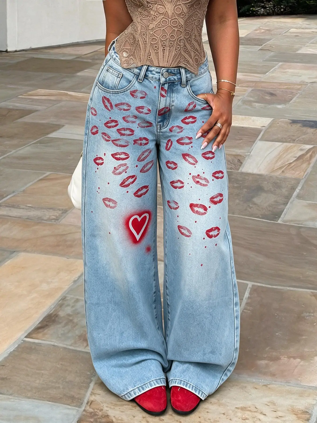 Y2K Aesthetic Jeans Women Light Blue Acid Wash Baggy Pants Lips stamp Pattern High Waist Streetwear Denim (Excluding belts and accessories)