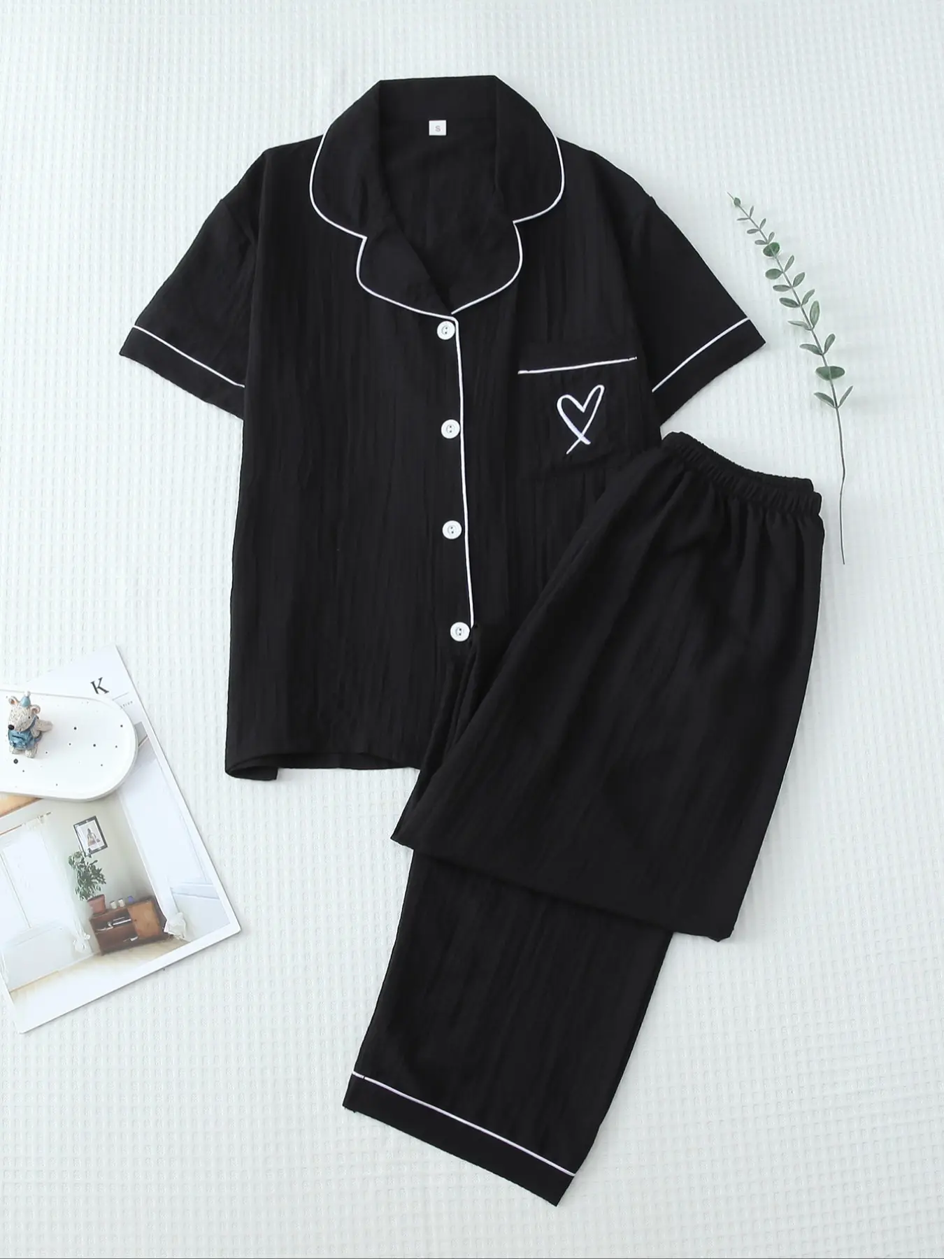 Women's Two-Piece Collared Pajama Set, Contrast Binding Lapel Pocket Heart Embroidery Short Sleeve Top & Bow Pants Sleepwear for Home Use, Loungewear, Matching Pj Set