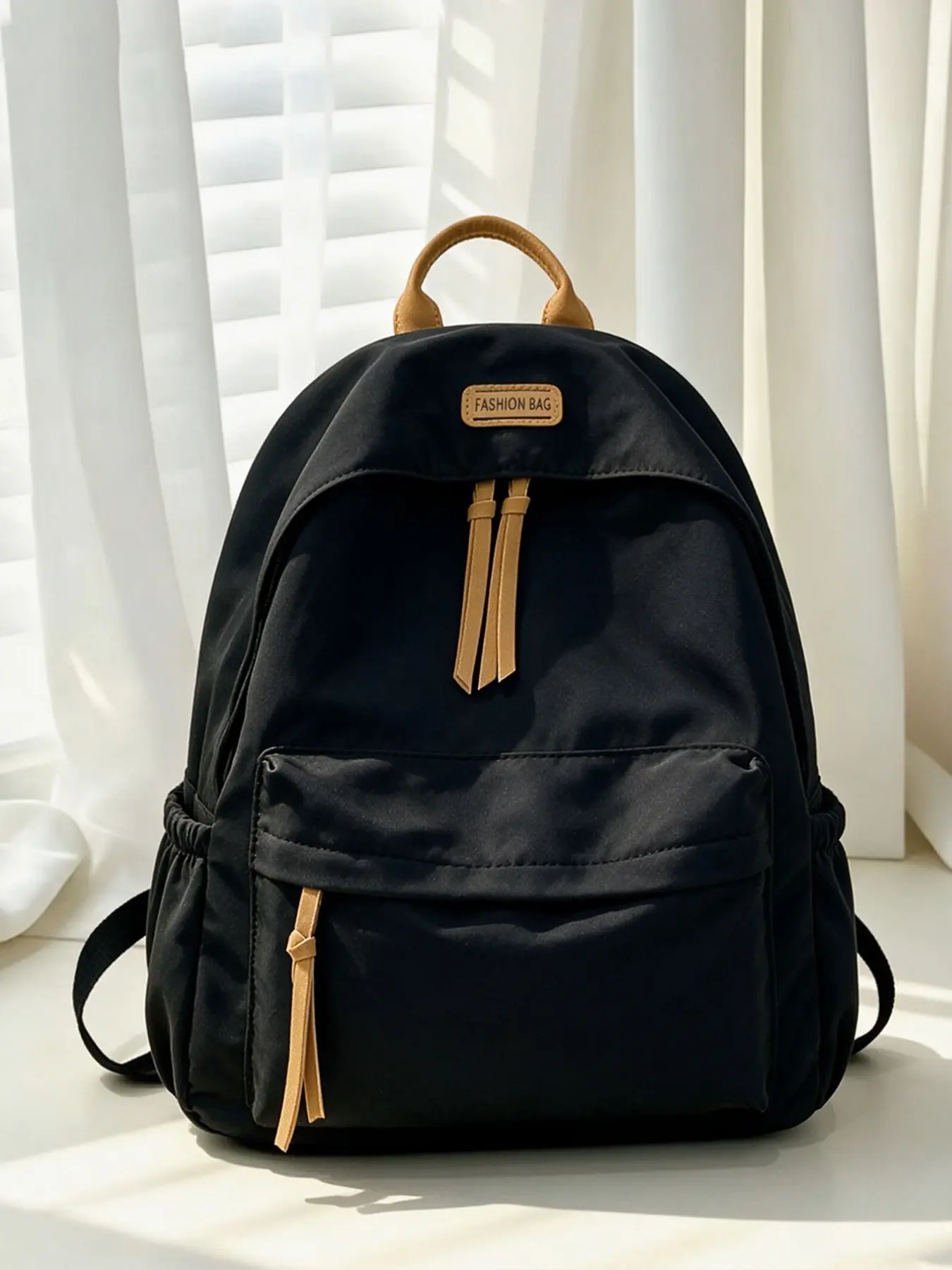 In the back of school season, fashionable women's backpacks, multi-functional personalized solid color fashionable women's bags, and exquisite and simple niche women's leisure bags are suitable for commuting, shopping, school, and class occasions