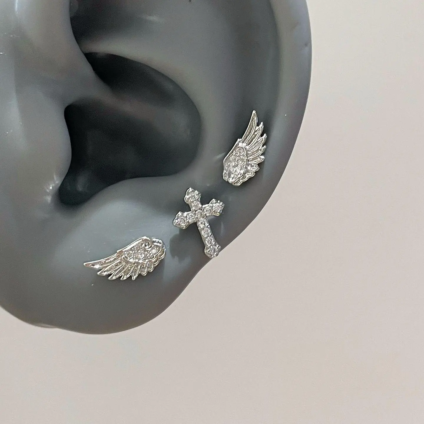 Unique design wing earrings, dual ear piercing combination, stackable ear bone studs, titanium steel, niche design, personalized and fashionable earrings