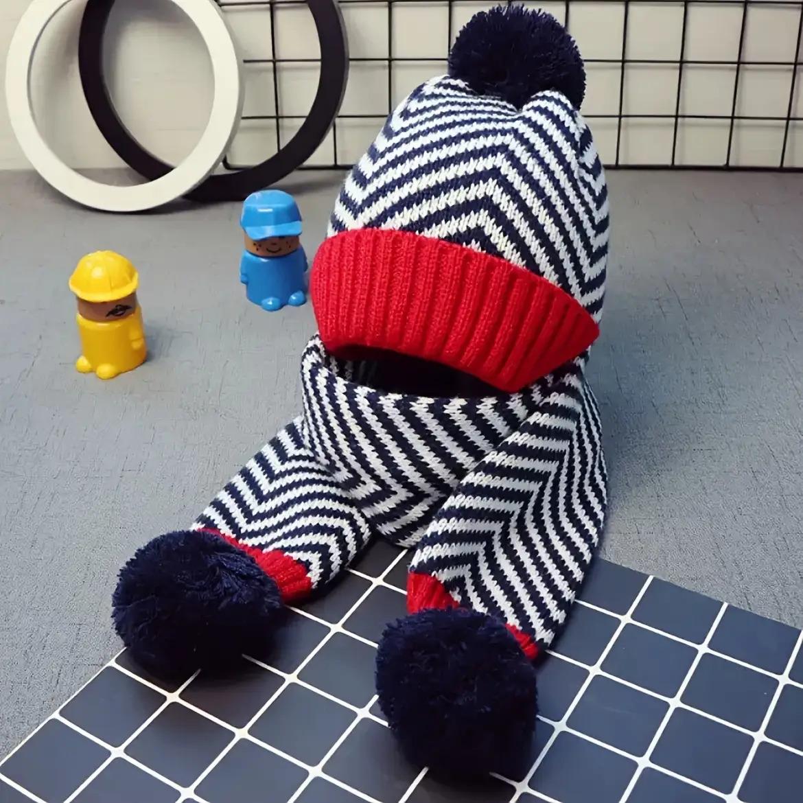 A Two-Piece Thermal Outfit Featuring a Striped Design, Stretchy Fit, Made of 100% Polyester, Hand Wash Only, Unisex Three-Piece Set Available in Multiple Colors, Suitable for Everyday Casual Wear, Parties, And for Autumn, Winter, Christmas, Halloween, And