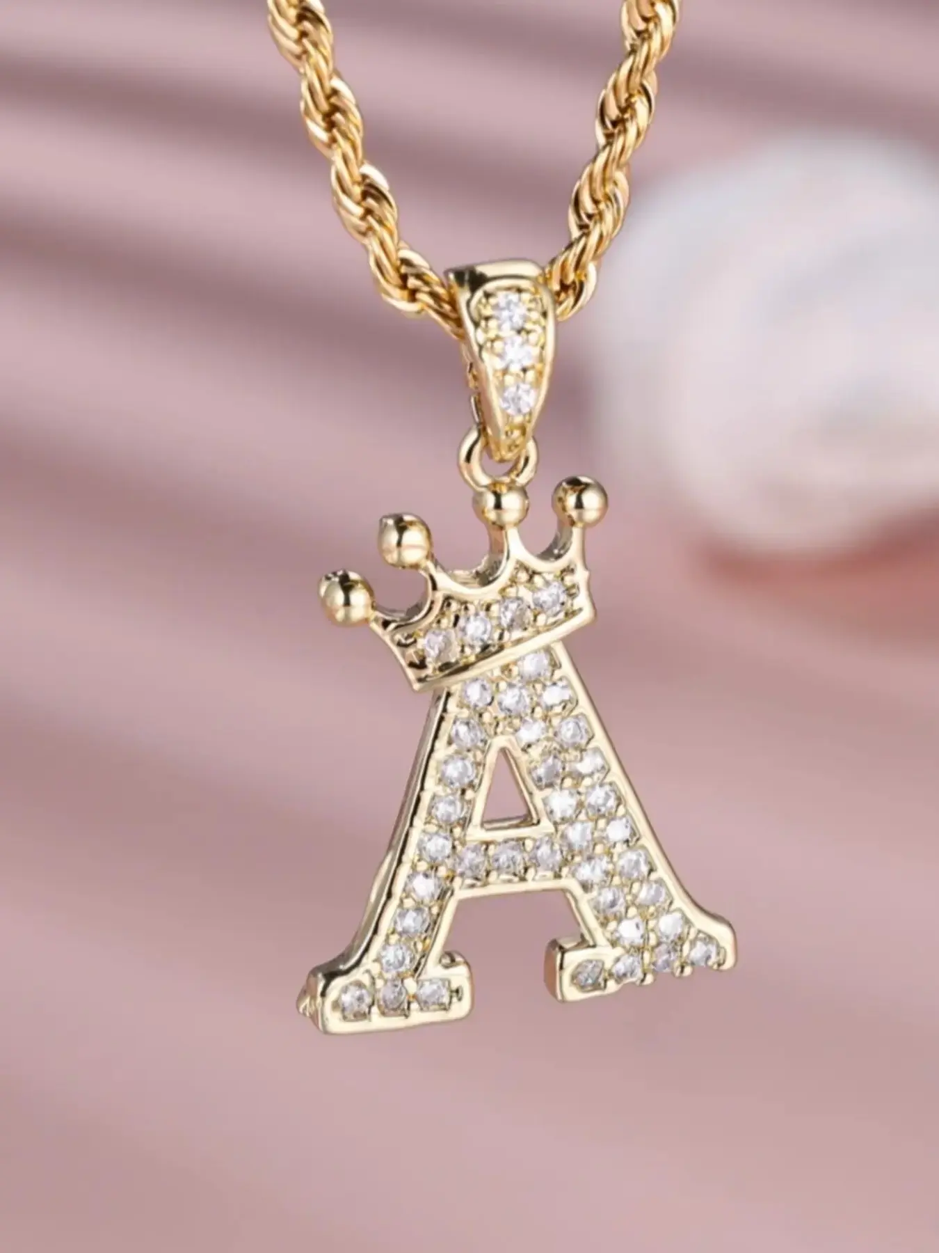 Crown Letter Design Pendant Necklace for Women, Dainty Initial Necklaces, Fashion Jewelry for Party, Daily Clothing Decor, Trendy All-match & Exquisite Jewelry for Birthday Gift